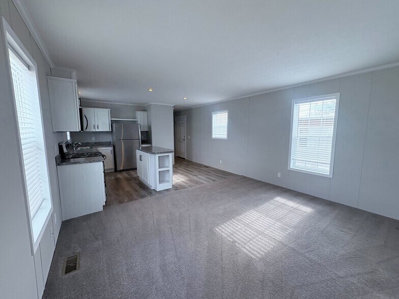 Building Photo - 10610 State Rte 762