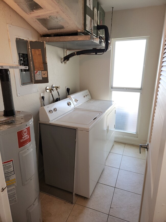 Building Photo - 603 SW 1st Ct