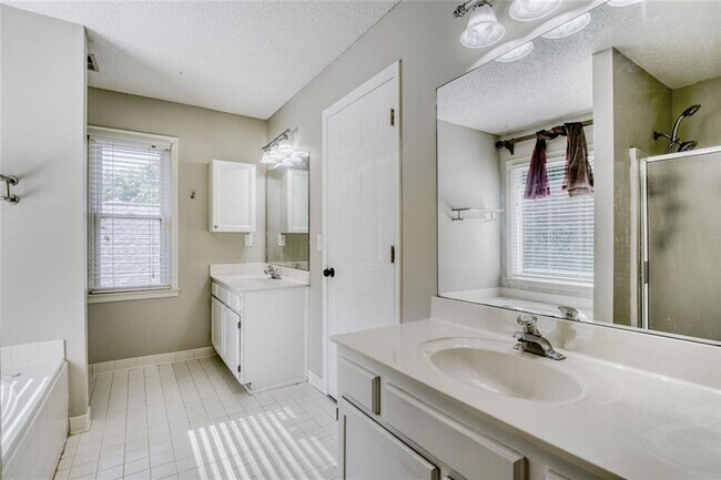 Building Photo - 532 Smithstone Trace SE