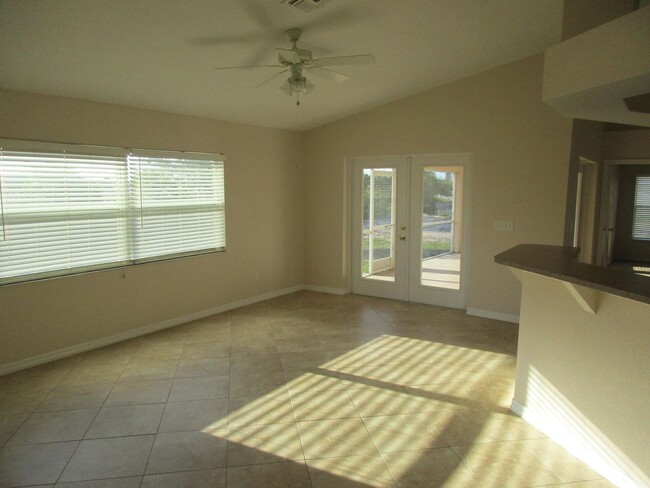 Building Photo - 3303 SW 8th Ct