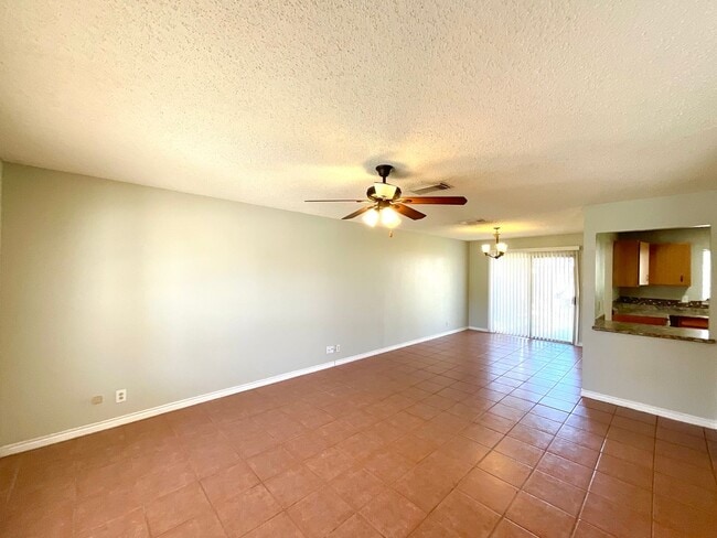 Building Photo - *MOVE IN SPECIAL*  3BD/2.5BA Dover Ridge Home Near 1604 – No Carpet, Fenced Yard & Covered Patio!