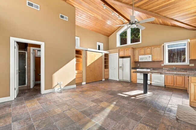Building Photo - 25 Biscayne Ct