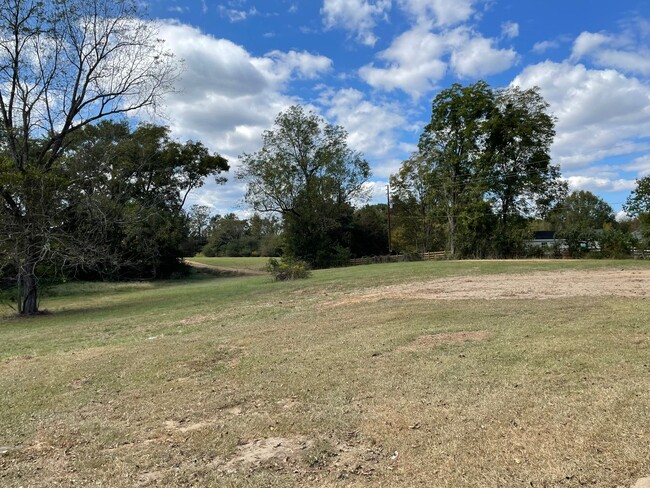 Building Photo - Amazing Country Living 4/2 in Elmore