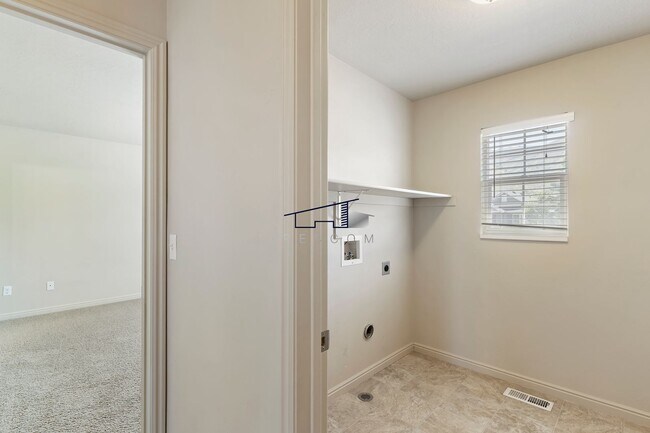 Building Photo - Great Centerville 3 Bedroom 2 Bathroom Home!