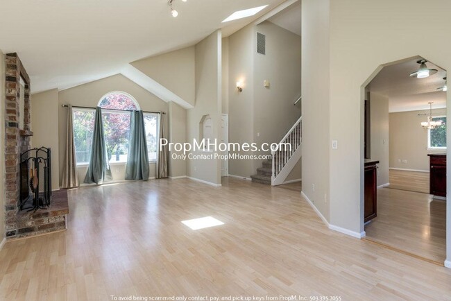 Building Photo - Charming Three Bedroom Home in West Beaver...