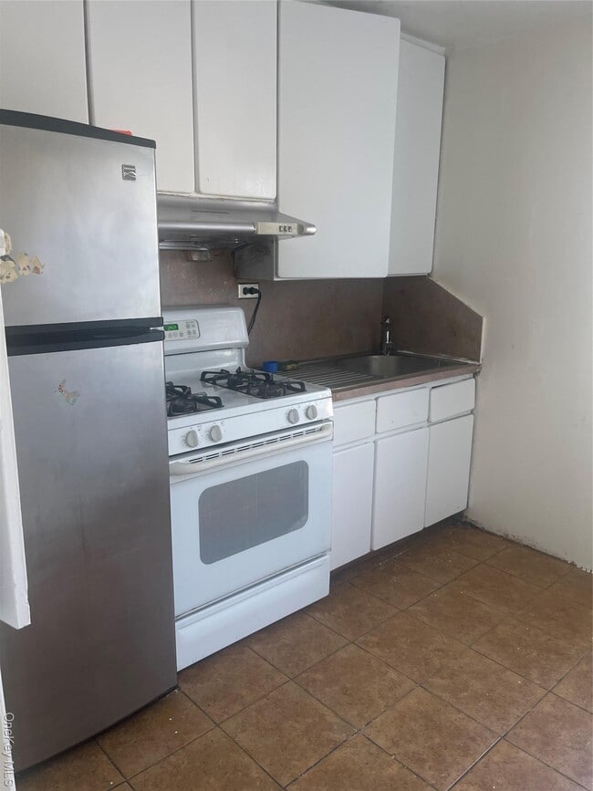 Building Photo - 87-16 260th St