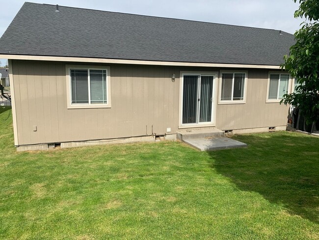 Building Photo - 1013 N Pierce Dr
