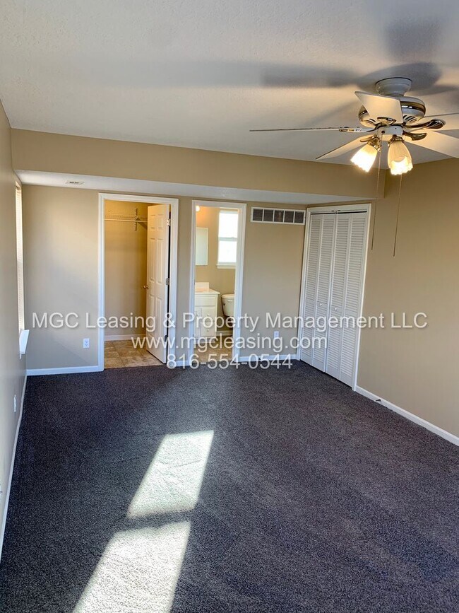 Building Photo - 814 NE Westwind Ln