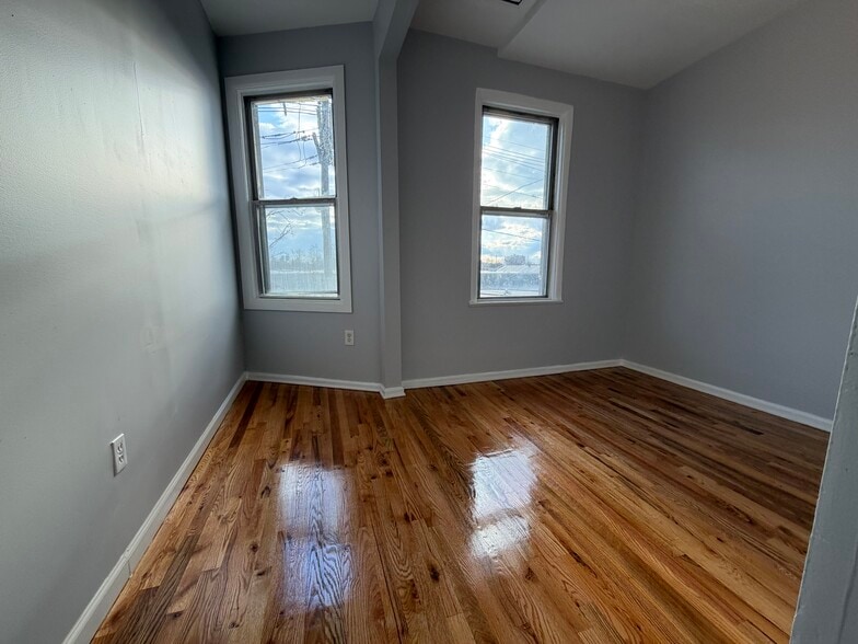 Building Photo - 50 Gates Ave