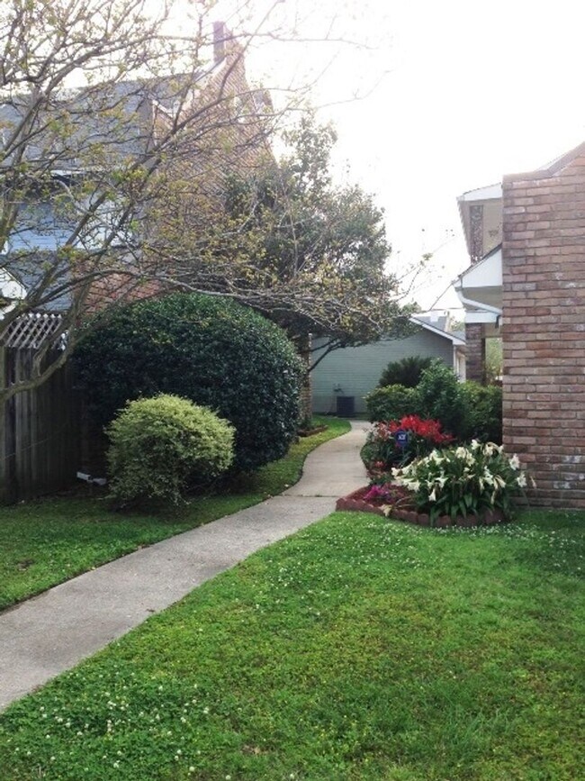 Building Photo - W/S/T included! Dbl garage! 2BR/2.5BA with...