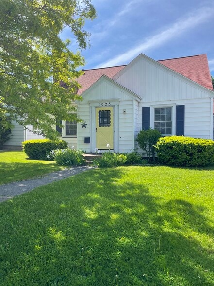 Front door - 1023 W Ridge Rd