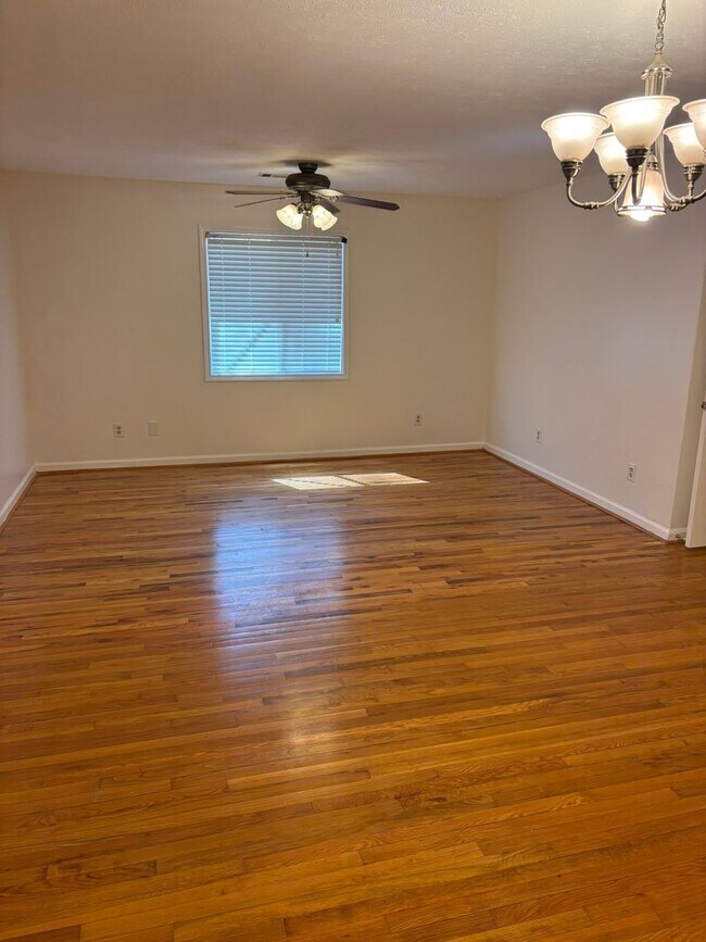 Building Photo - Where Comfort Meets Home