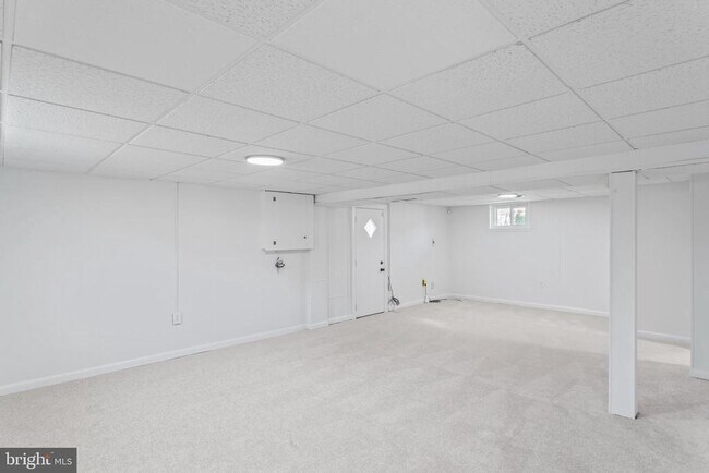 Building Photo - 2521 Fairhill Dr