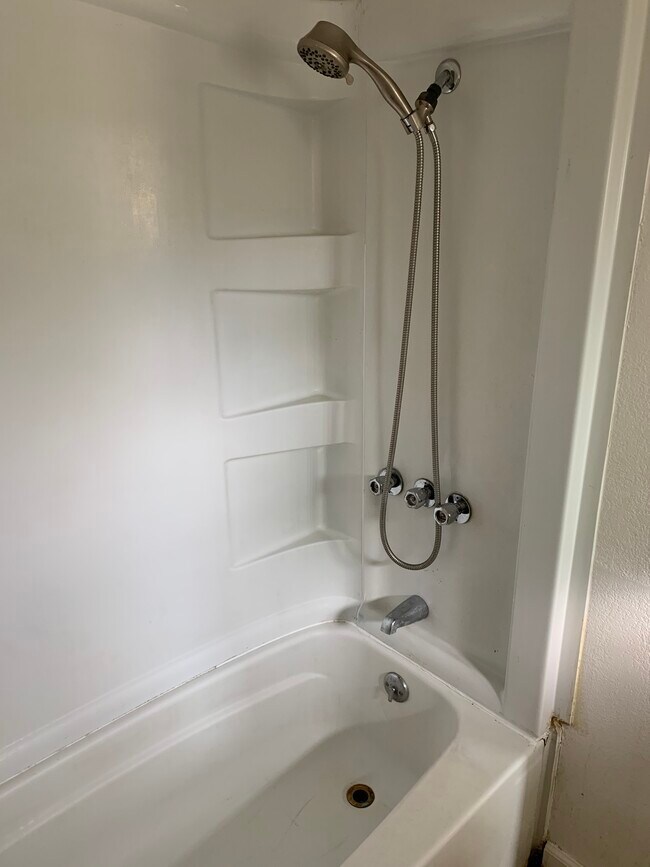 Tub - 17364 N Bruella Rd