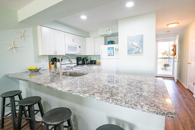 Building Photo - OCEANFRONT GETAWAY OFF-SEASON MONTHLY RENTAL