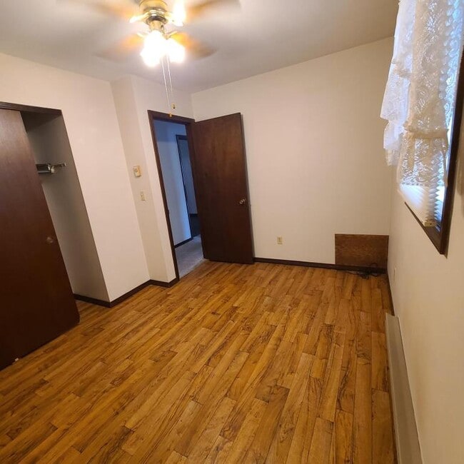 Building Photo - 912 East Ave