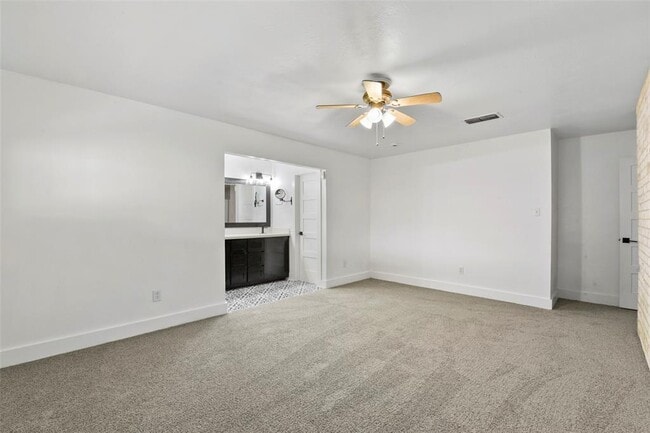 Building Photo - 826 Seacliff Dr