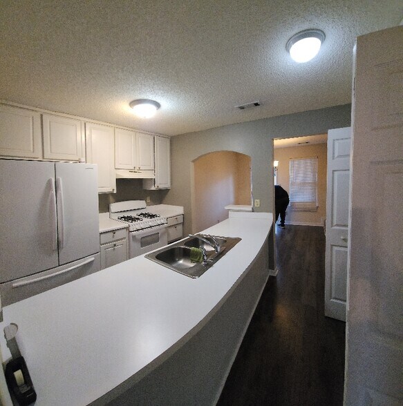 Building Photo - 200 Glynn Addy Dr