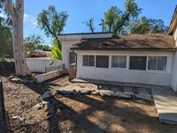 Building Photo - 2 Bed/1.5 Bath Crest Home