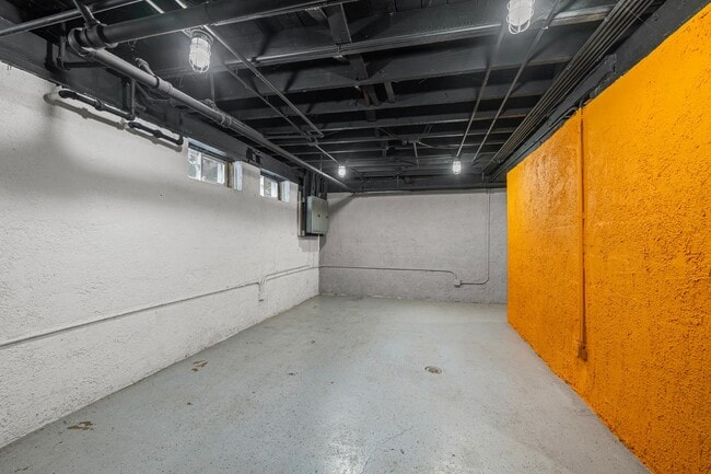 Building Photo - 233 Llewellyn Ave