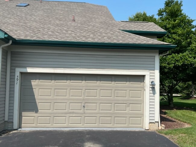 Building Photo - 591 Azalea Cir
