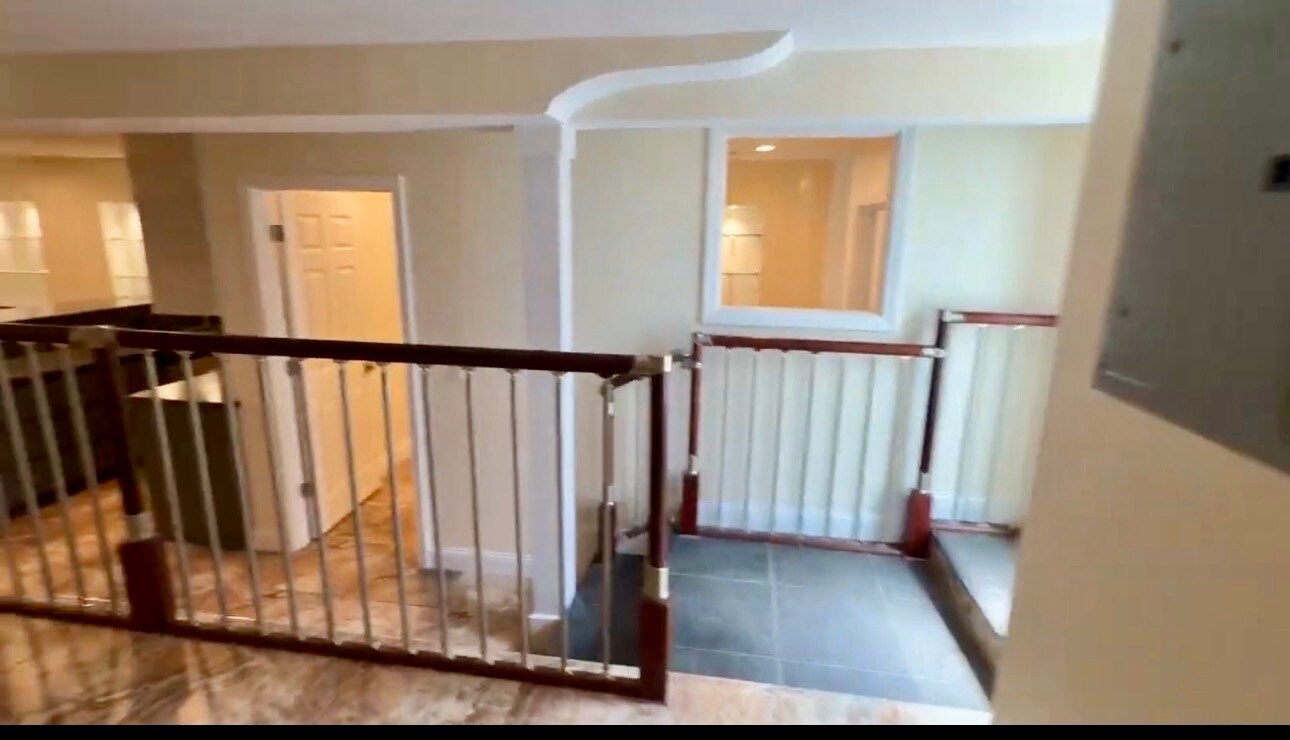 Building Photo - 27 Saint Marys Ct