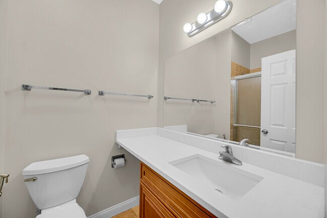 Building Photo - 1661 Commodore Ct