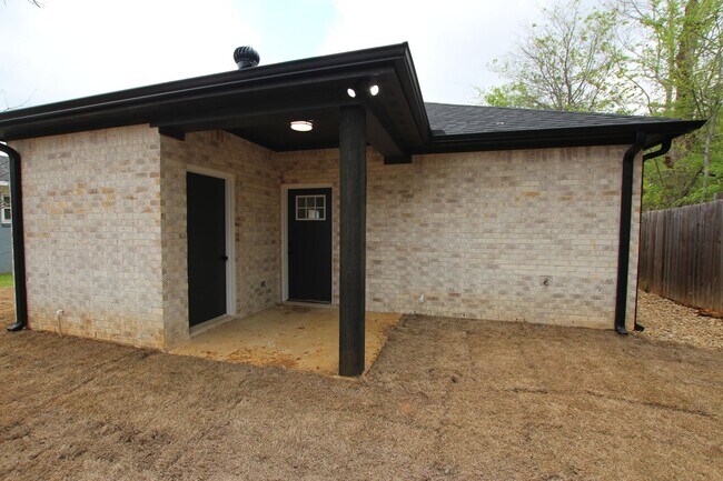 Building Photo - Coming Soon! 3 Bed 2 Bath Town Home in Tyler, Tx!