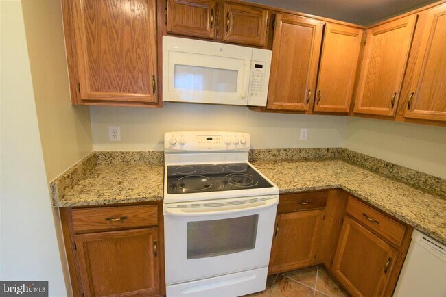 Building Photo - 6605 Briarleigh Way