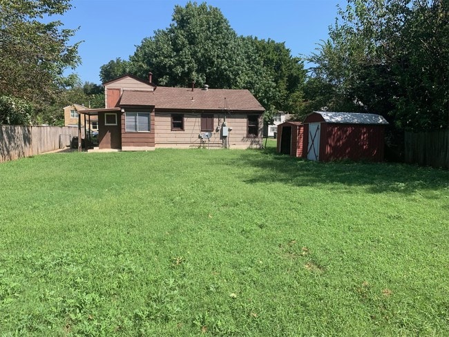 Building Photo - 3400 SE 20th St