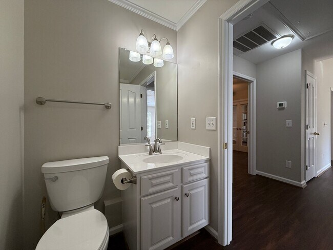 Building Photo - 815 Meadowstone Dr