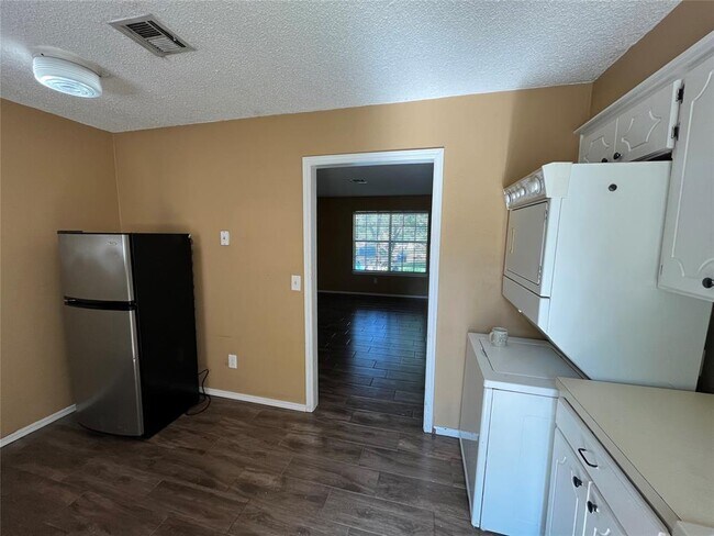 Building Photo - 829 Russell Cir