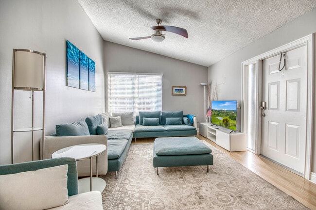 Building Photo - 619 Waterside Dr