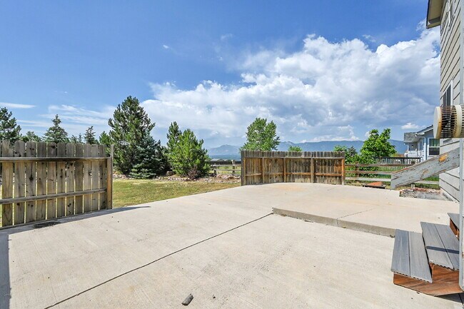 Building Photo - $2,995, 4 bed, 3.5 bath, located in Monume...