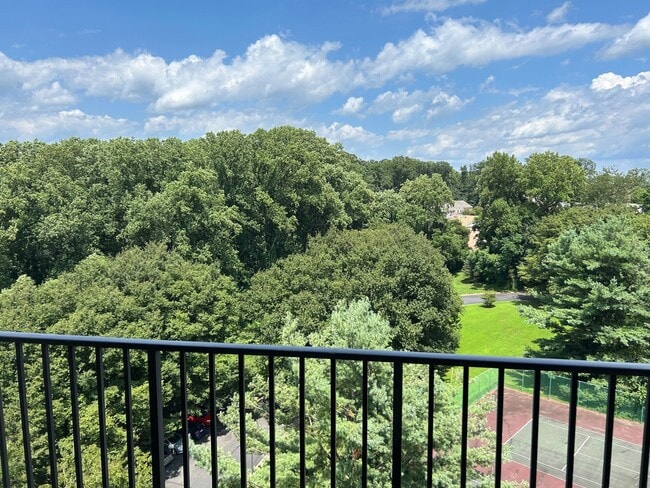 Building Photo - 2br 2bath home in Idylwood Towers ready fo...