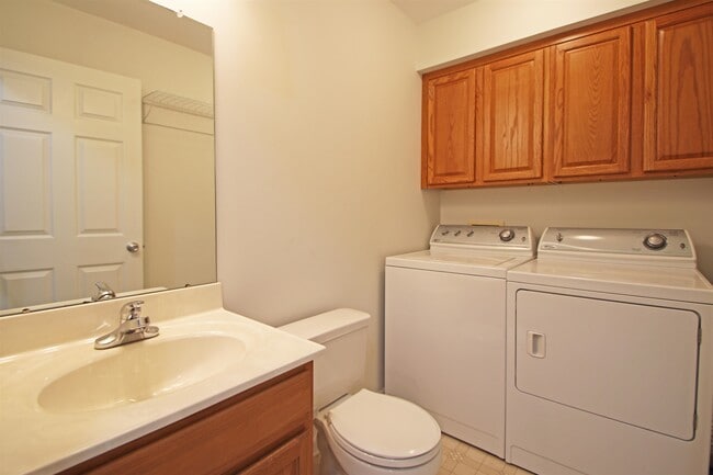 Building Photo - 2411 Avonlea Ln