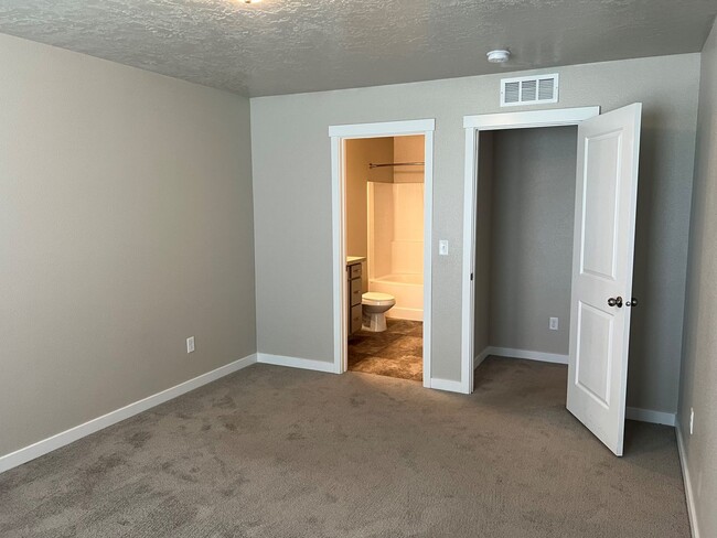 Building Photo - Kuna Kutie 3 bd, 2 bath in the Greyhawk Su...