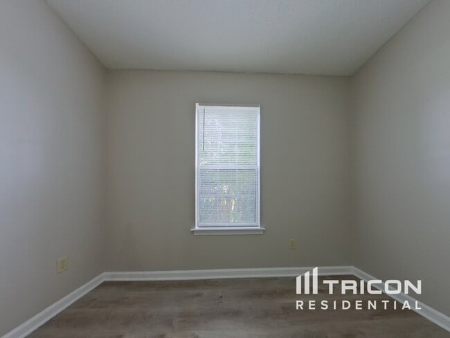 Building Photo - 123 Cranley Rd