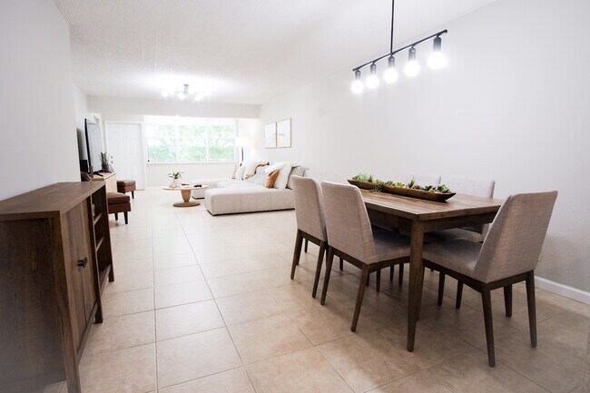 Open concept dining/living room - 2940 SW 22nd Ave
