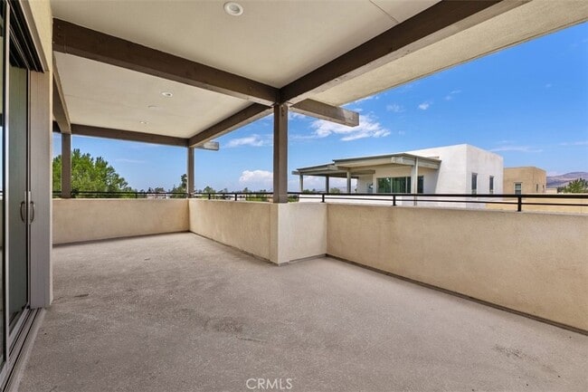 Building Photo - 123 Interval