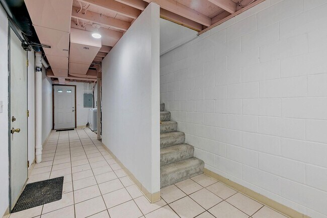 Building Photo - 232 3rd Ave NE