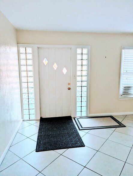 Building Photo - 1010 Indian Beach Dr