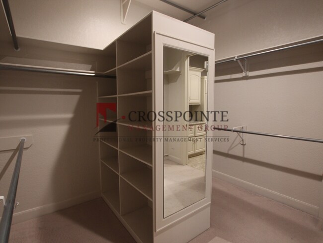 Building Photo - Gorgeous 3 bed 2 bath home in Hadley Court!