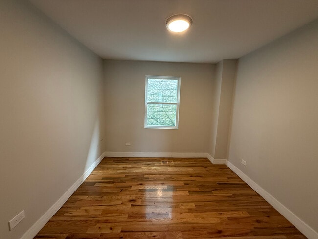 Building Photo - 5942 S Justine St