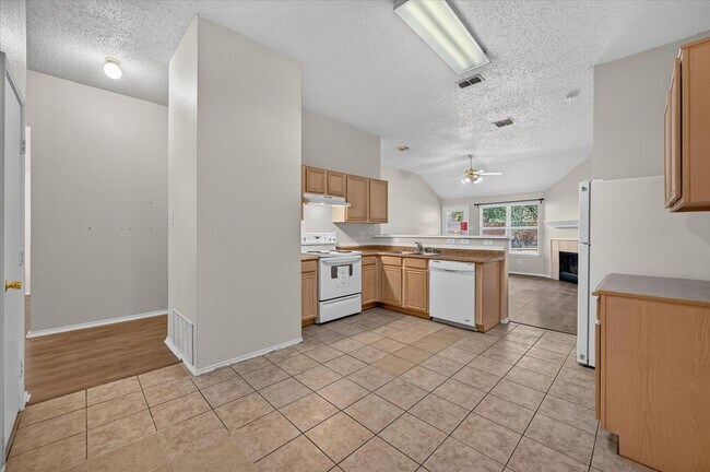 Building Photo - 844 Canyon Cove Dr