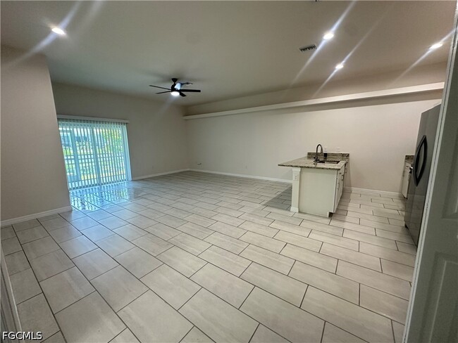 Building Photo - 3305 SW 15th Pl