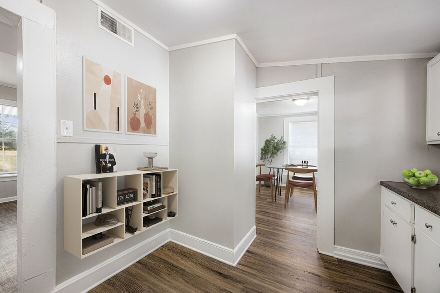 Building Photo - Full Renovation!