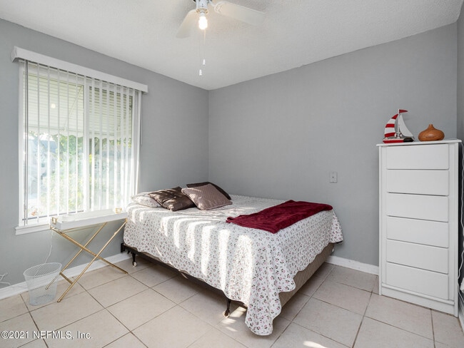 Building Photo - 744 Aquatic Dr