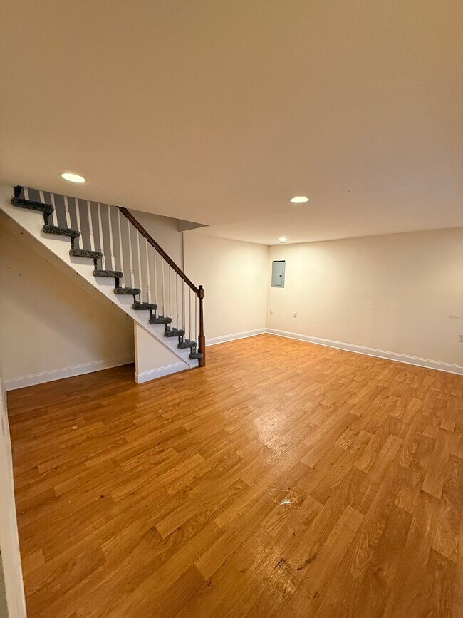 Building Photo - 3808 Ronnald Dr