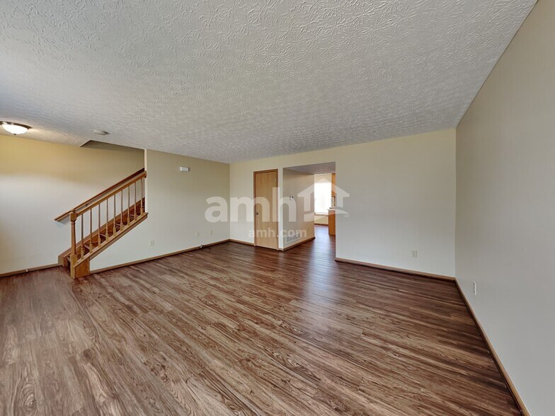 Building Photo - 344 Pataskala Ridge Dr SW